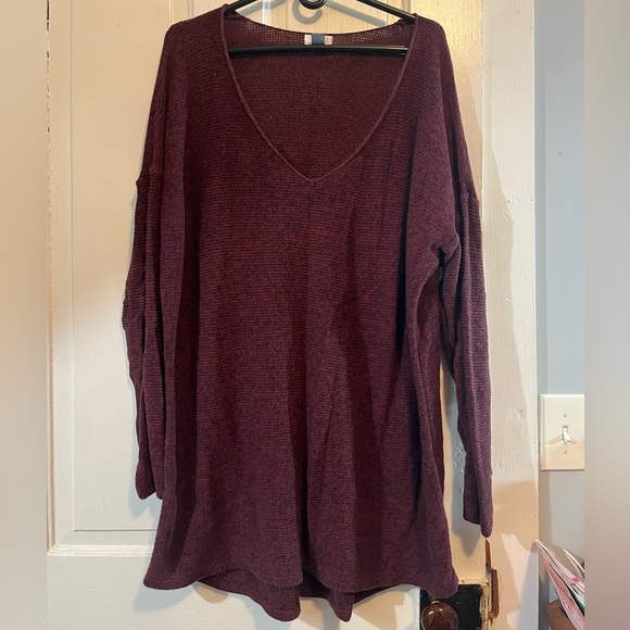 LIKE NEW Old Navy Sweater - Picture 1 of 3